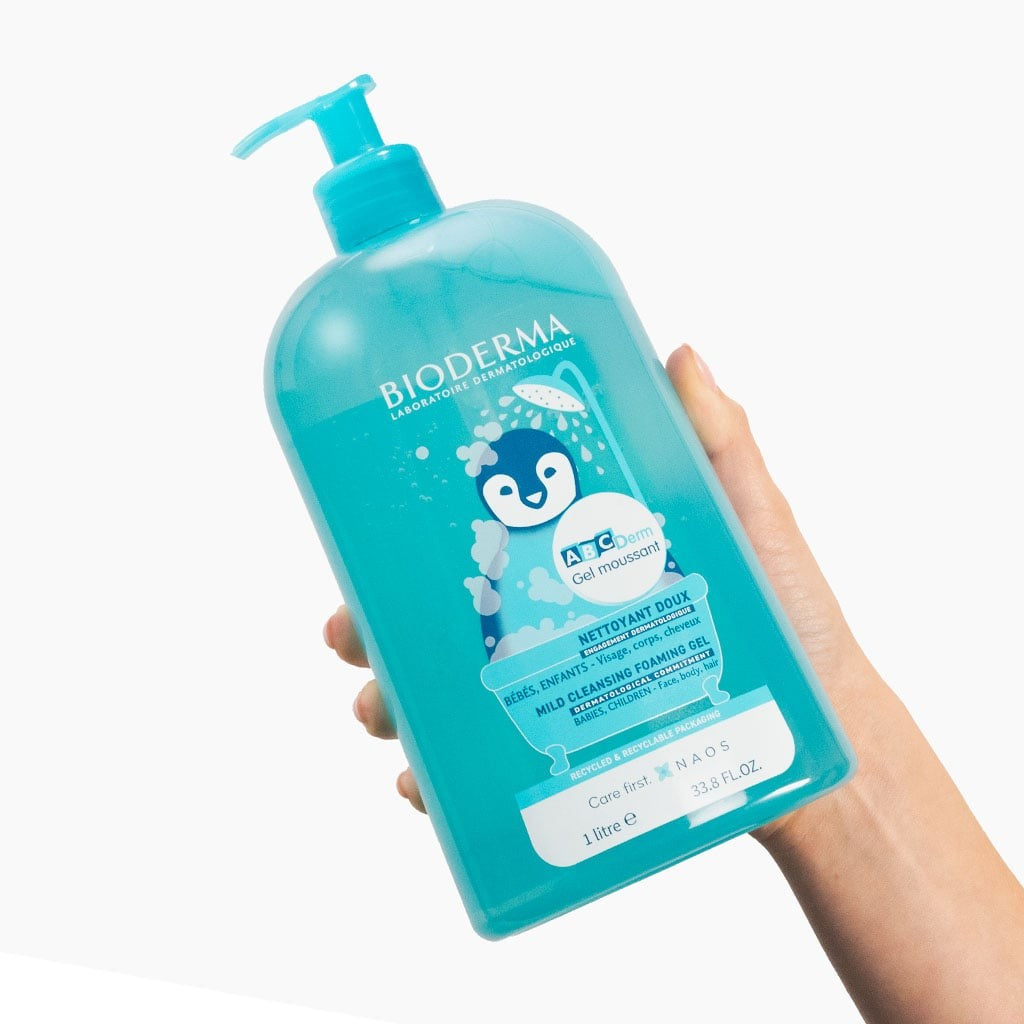 Bioderma ABCDerm Gel Moussant Foaming Cleanser 1L pump in hand